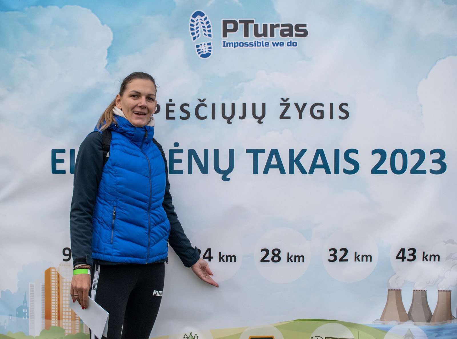 pirmasis pėsčiųjų žygis: Dalyvė prie Elektrėnų takais fotosienelės