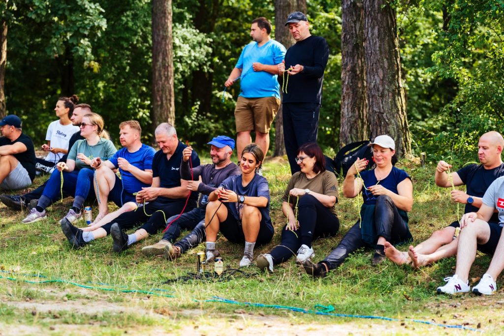 Komanda ilsisi miško aikštelėje