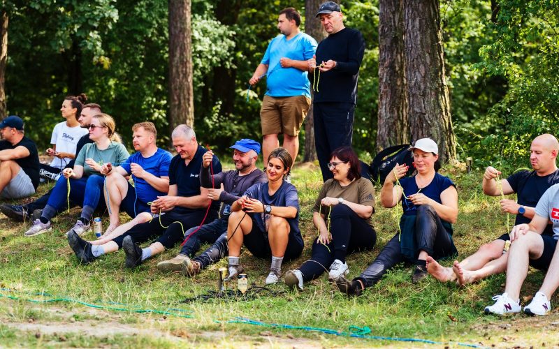 Komanda ilsisi miško aikštelėje